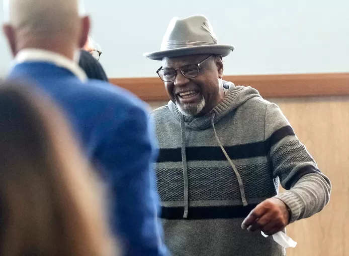 Un homme déclaré innocent après avoir passé près de 50 ans derrière les barreaux